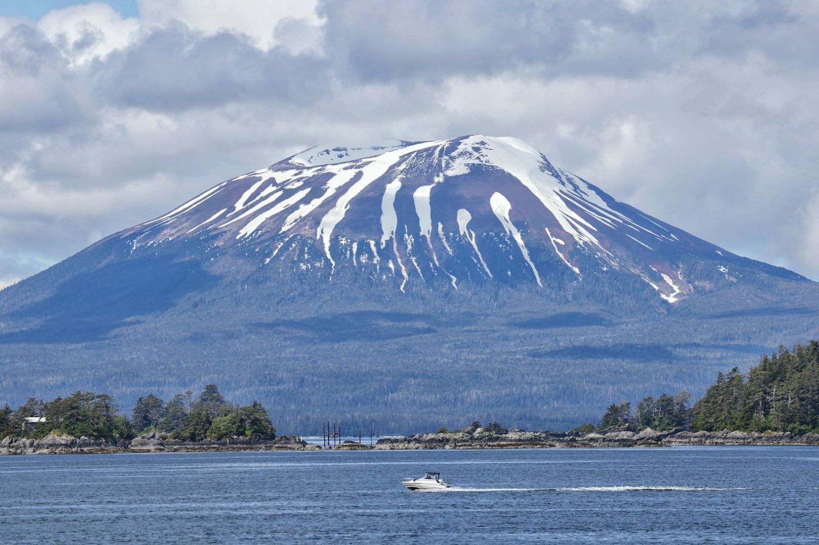 First seismic network installed on Mount Edgecumbe volcano UAF news